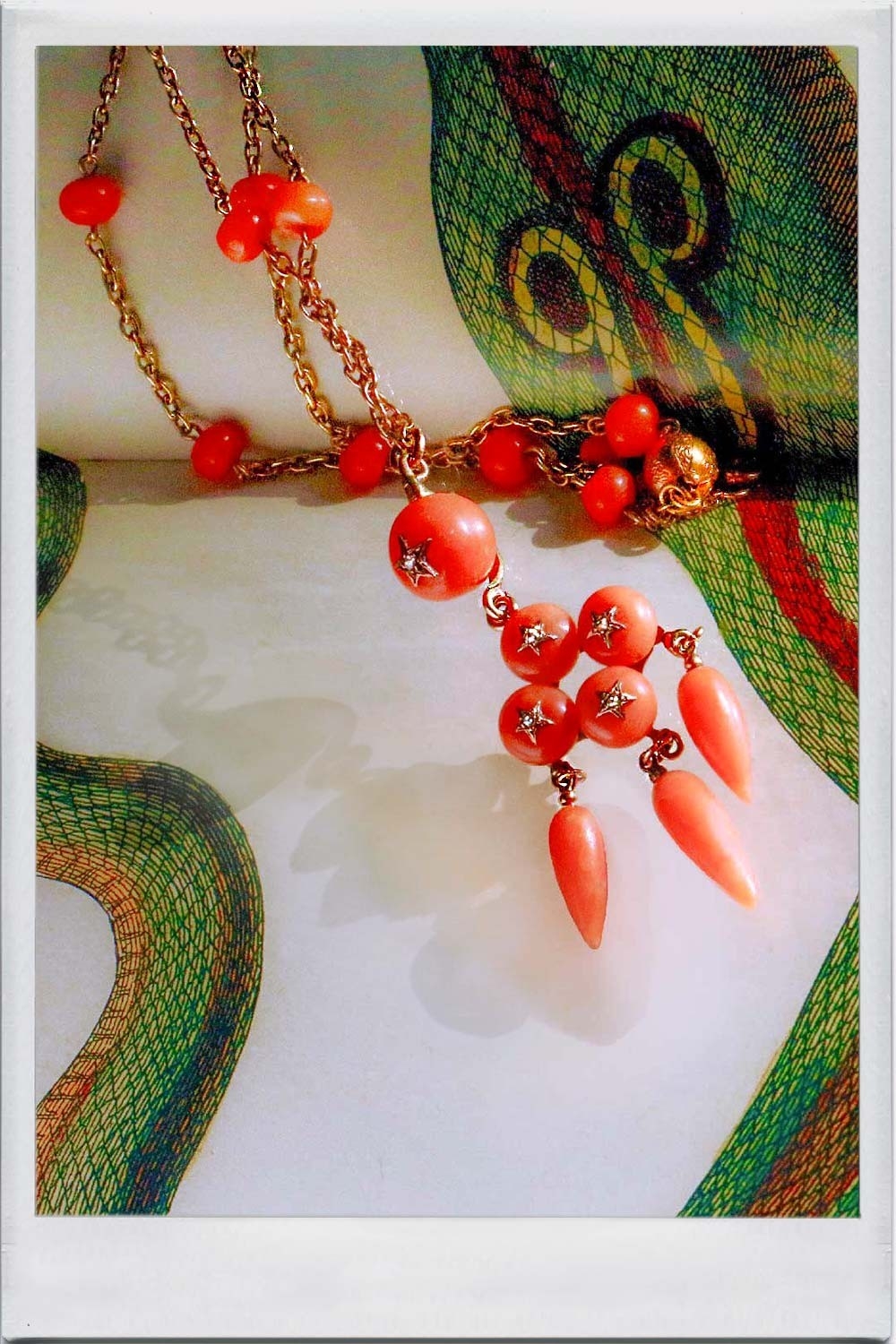 Collier corail et diamants